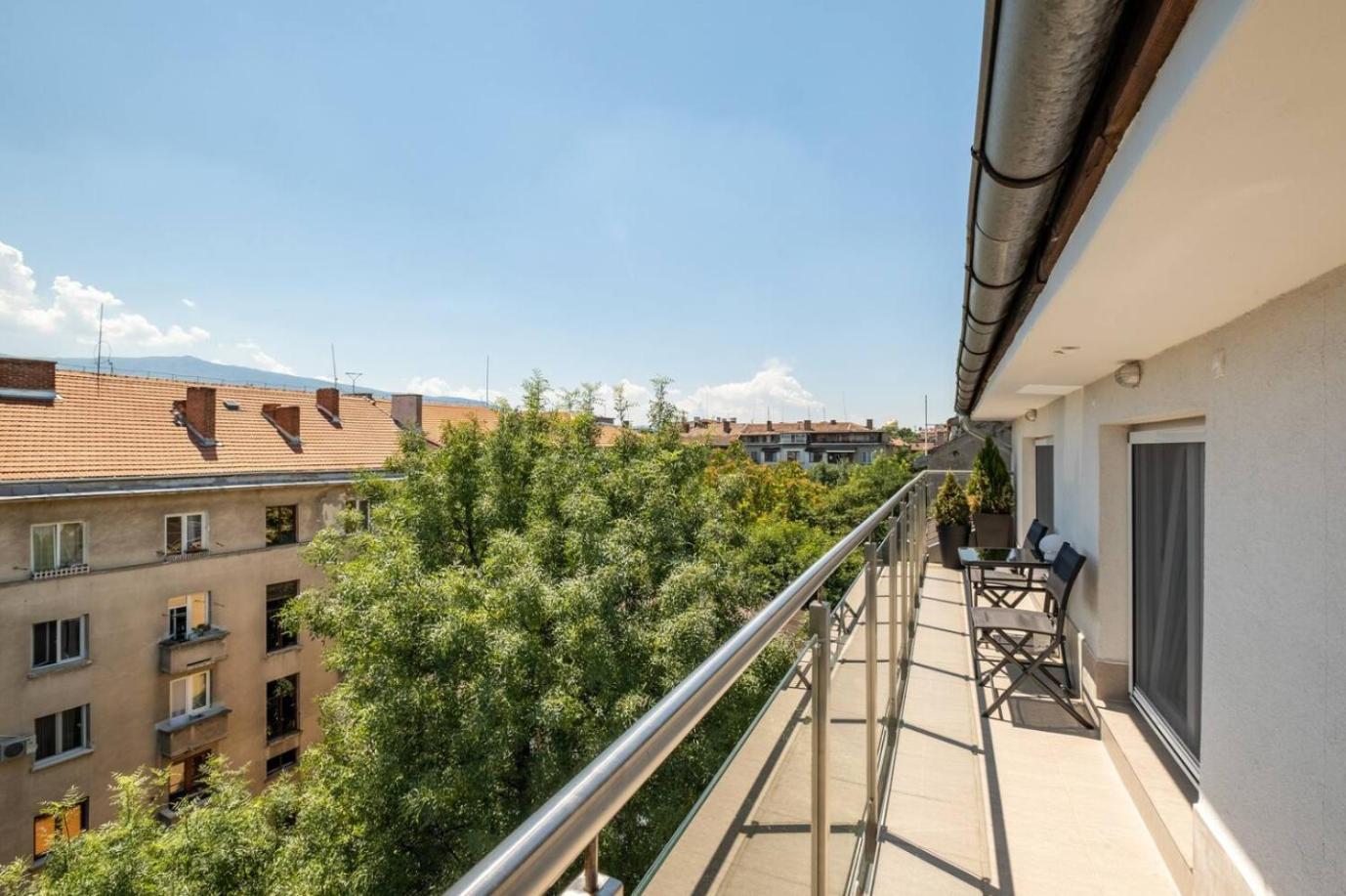 Lovely 1-bdr With View Of Cathedral *
