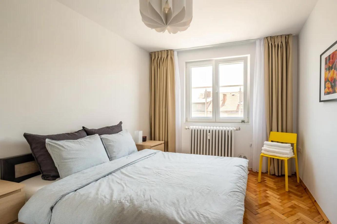 Lovely 1-bdr With View Of Cathedral Apartemen